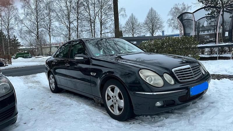 Schwarz Gebraucht 2005 Mercedes E320 Elegance Limousine | 3.600 € (Guter Preis) - Bild 1/4