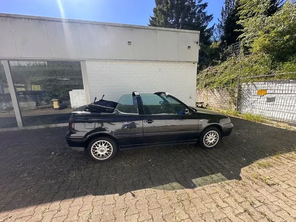 Używany VW Golf Trendline 116 KM (85 kW) 2001 Czarny Kabriolet