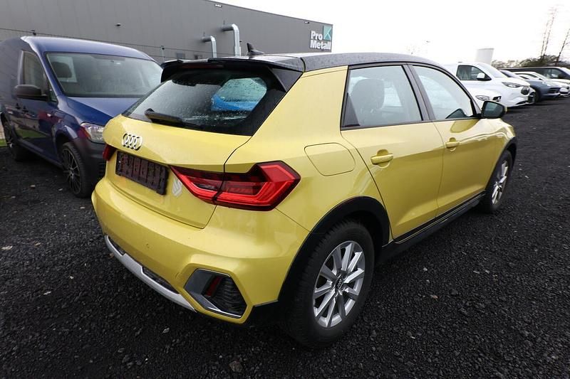 Second-hand Audi A1 Advanced 95 CP (69 kW) 2020 Galben SUV