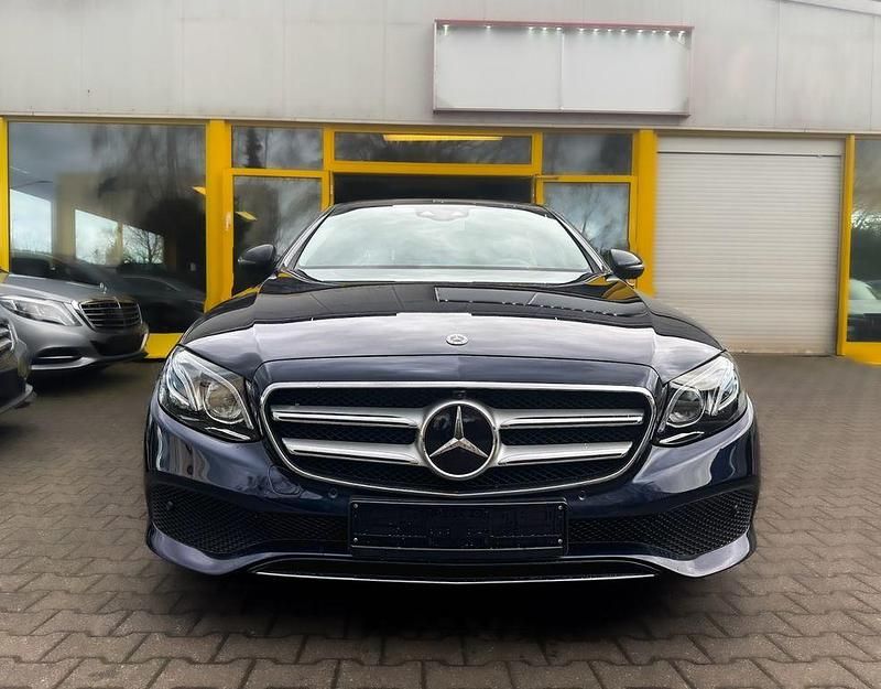 Gebraucht Mercedes E200 184 PS (135 kW) 2017 Blau Limousine