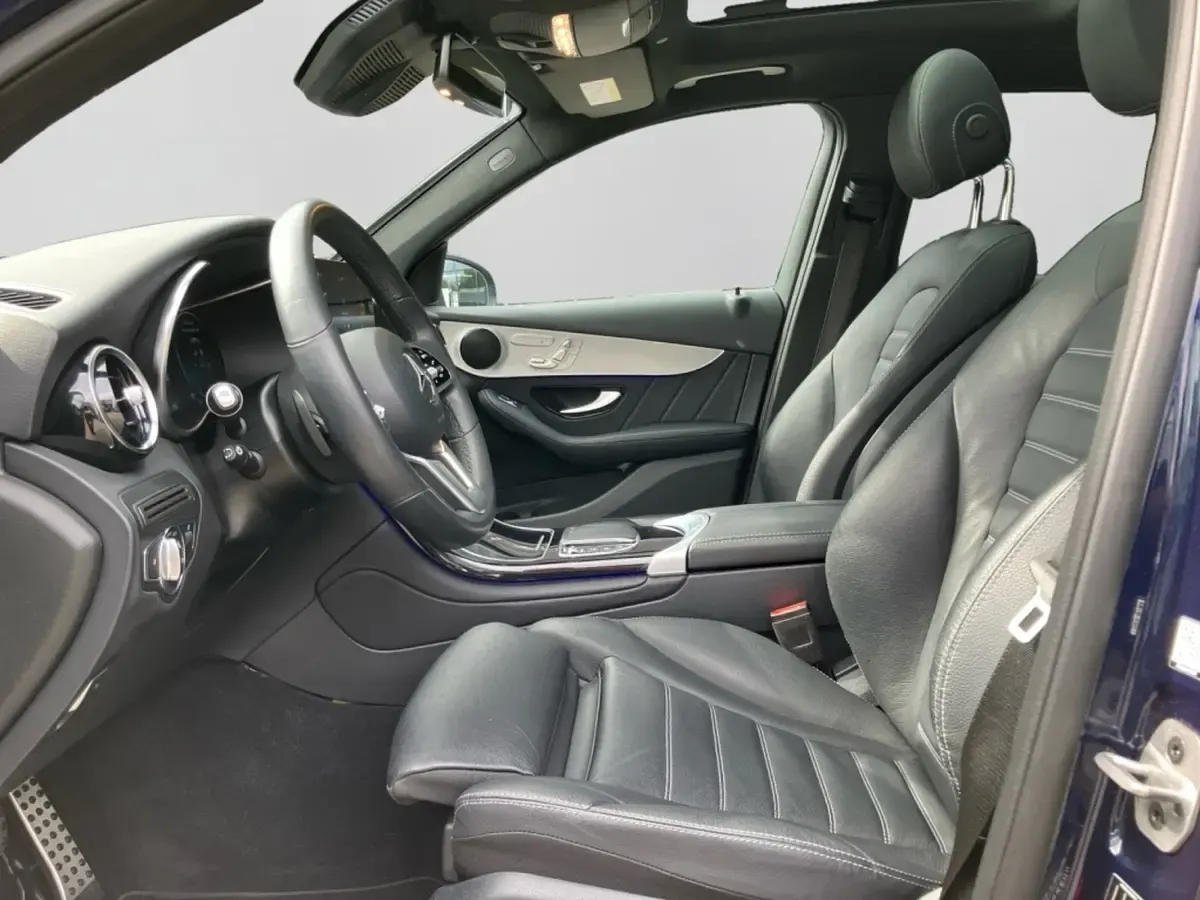 Gebraucht Mercedes GLC220 AMG 143 PS (105 kW) 2022 Blau Limousine