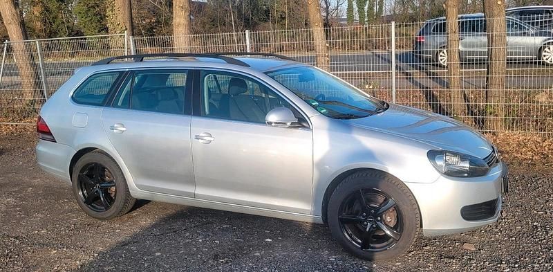 Gebraucht VW Golf VI 105 PS (77 kW) 2010 Silber Kleinwagen