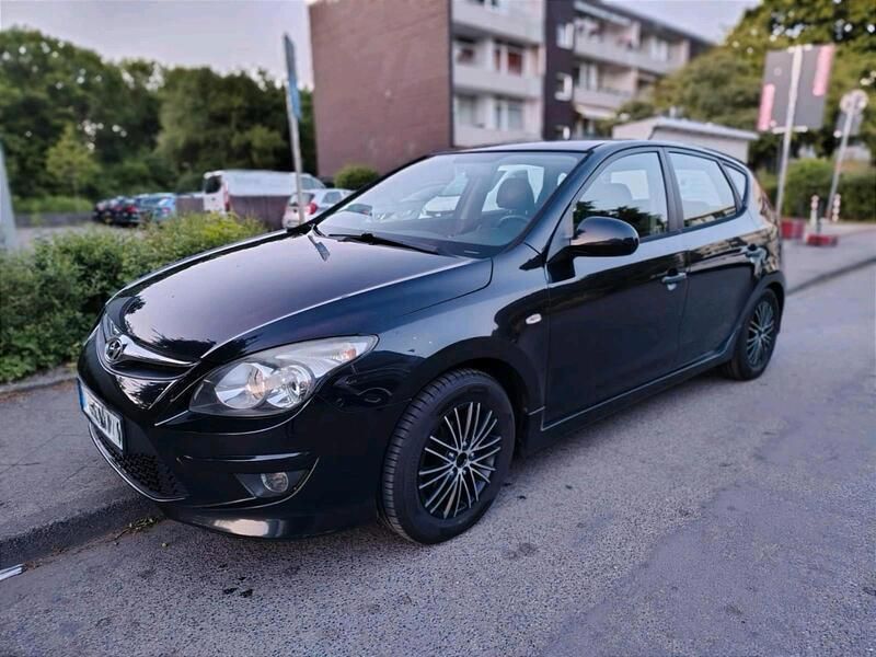 Schwarz Gebraucht 2011 Hyundai i30 Kleinwagen | 2.500 € (Fairer Preis) - Bild 1/4