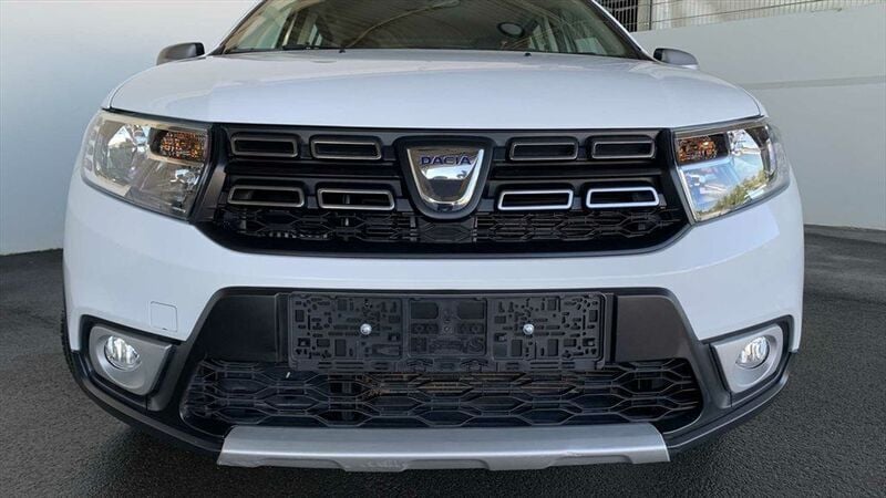 Gebraucht Dacia Sandero Celebration 90 PS (66 kW) 2017 Weiss/ arktisweiss / uni Kleinwagen