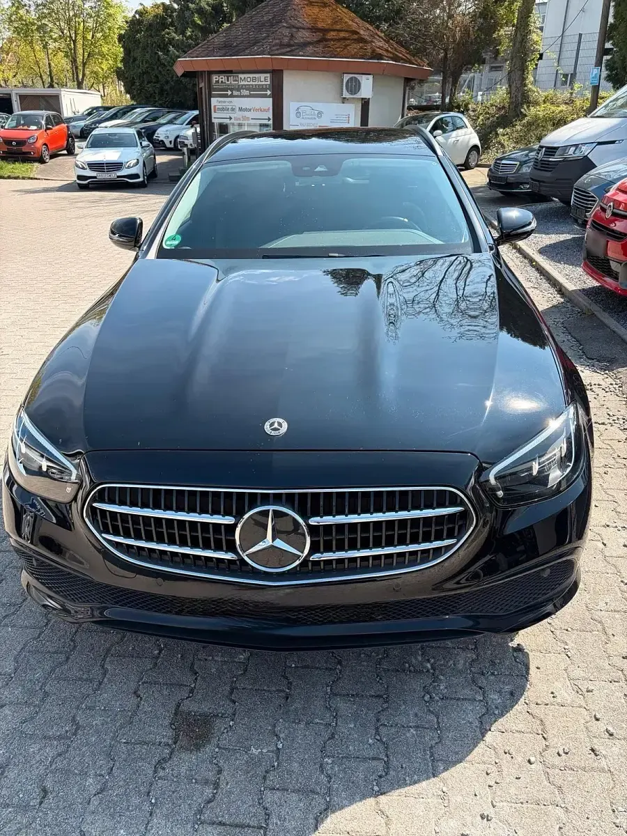 Gebraucht Mercedes E300 Avantgarde 320 PS (235 kW) 2021 Schwarz Kombi
