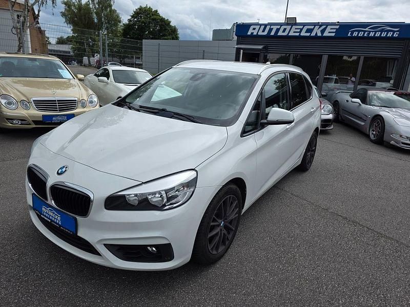 Weiß Gebraucht 2015 BMW 216 Active Tourer Performance Van / Kleinbus | 5.500 € (Fairer Preis) - Bild 1/4
