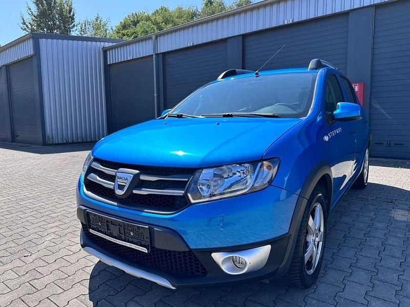 Blau Gebraucht 2013 Dacia Sandero Prestige Kleinwagen | 4.999 € (Guter Preis) - Bild 1/4