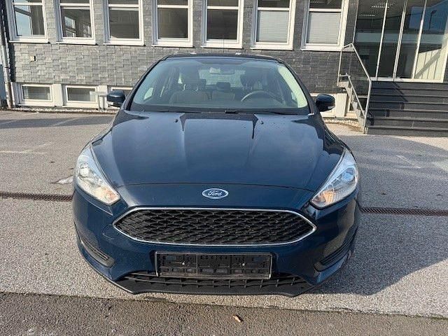 Gebraucht Ford Focus Ambiente 101 PS (74 kW) 2016 Blau Limousine