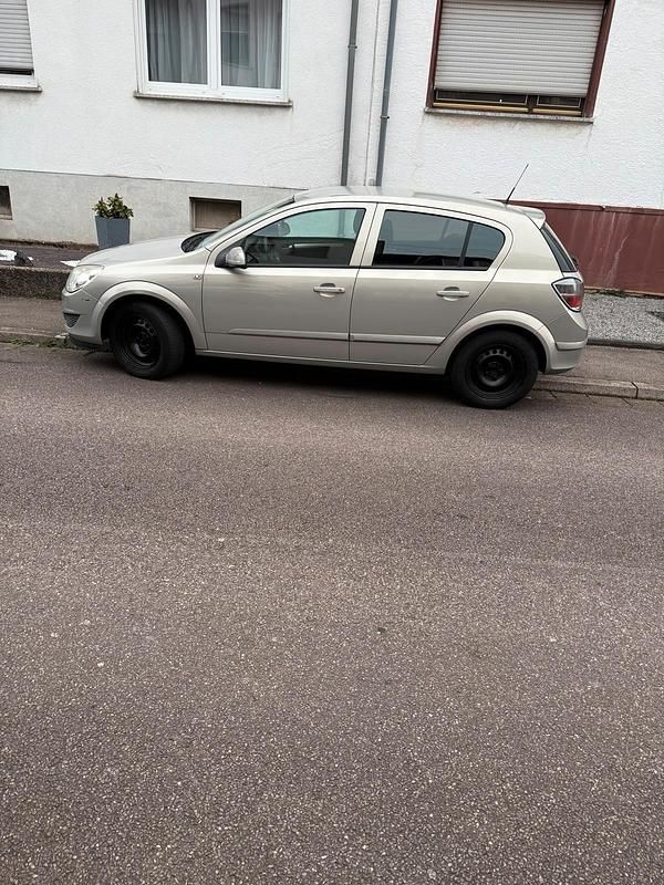 Gebraucht Opel Astra 102 PS (75 kW) 2007 Silber Kleinwagen