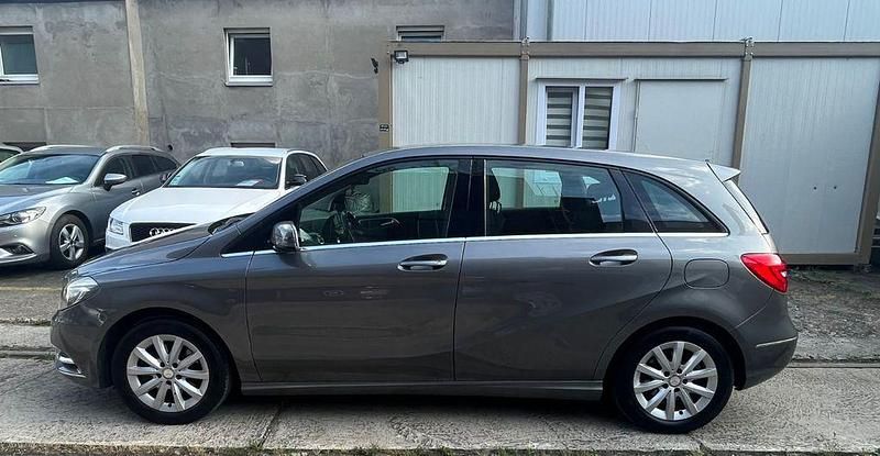 Gebraucht Mercedes B200 156 PS (114 kW) 2013 Grau Van / Kleinbus