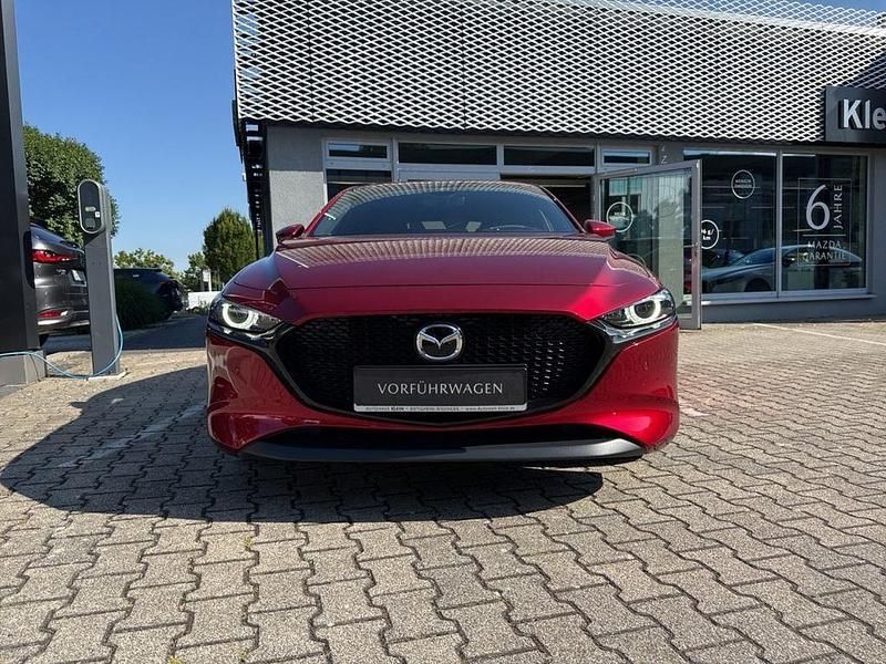 Soul red crystal Neu 2024 Mazda 3 Selection Limousine | 29.990 € (Fairer Preis) - Bild 1/4
