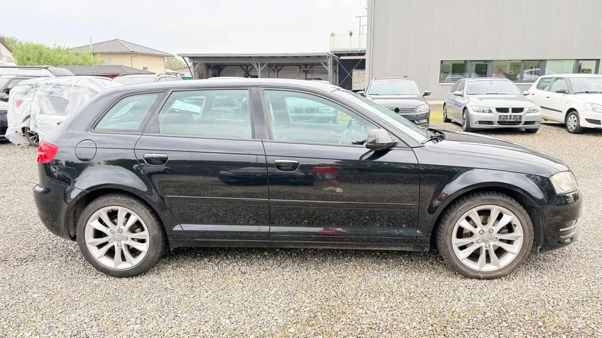 Gebraucht Audi A3 Ambiente 105 PS (77 kW) 2011 Schwarz Kleinwagen