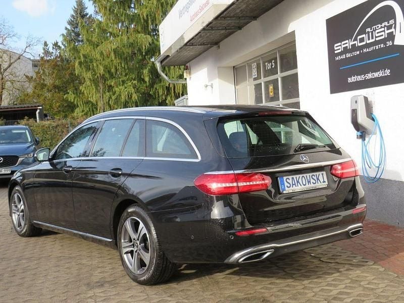 Gebraucht Mercedes E220 Avantgarde 194 PS (142 kW) 2019 Obsidianschwarz  metalliclack Kombi