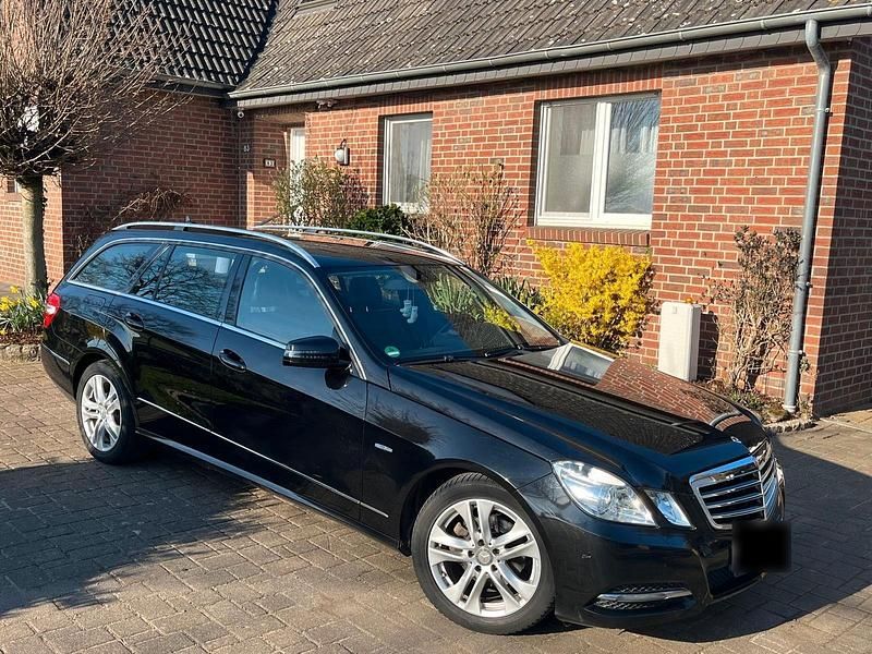 Gebraucht Mercedes E200 184 PS (135 kW) 2011 Schwarz Kombi