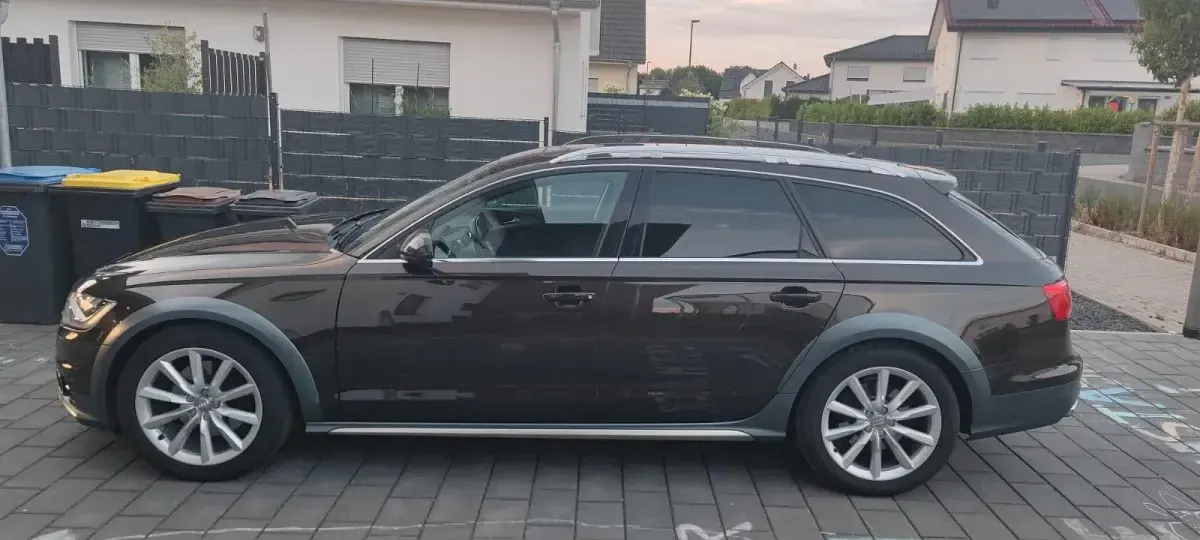 Gebraucht Audi A6 Allroad Ambiente 204 PS (150 kW) 2012 Braun Kombi