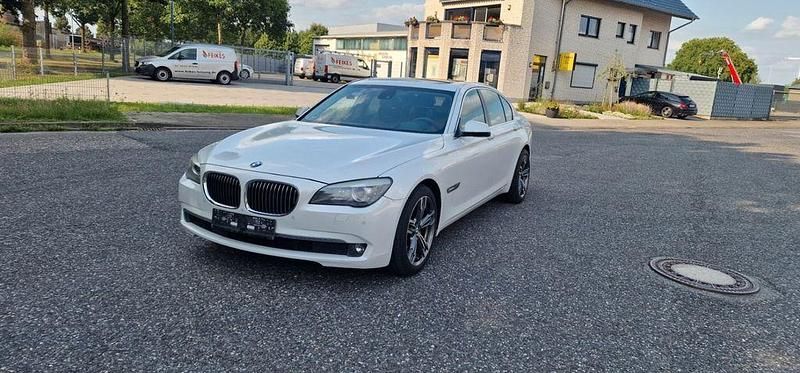 Weiß Gebraucht 2012 BMW 730 Limousine | 16.500 € (Fairer Preis) - Bild 1/4