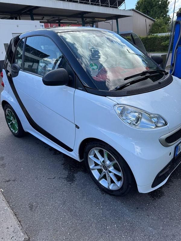 Schwarz Gebraucht 2013 Smart ForTwo Coupé Passion Coupé | 6.700 € (Etwas zu teuer) - Bild 1/4
