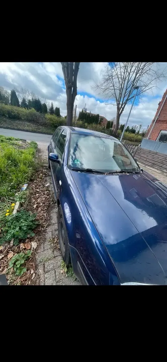 Gebraucht VW Golf IV 75 PS (55 kW) 2001 Blau Limousine