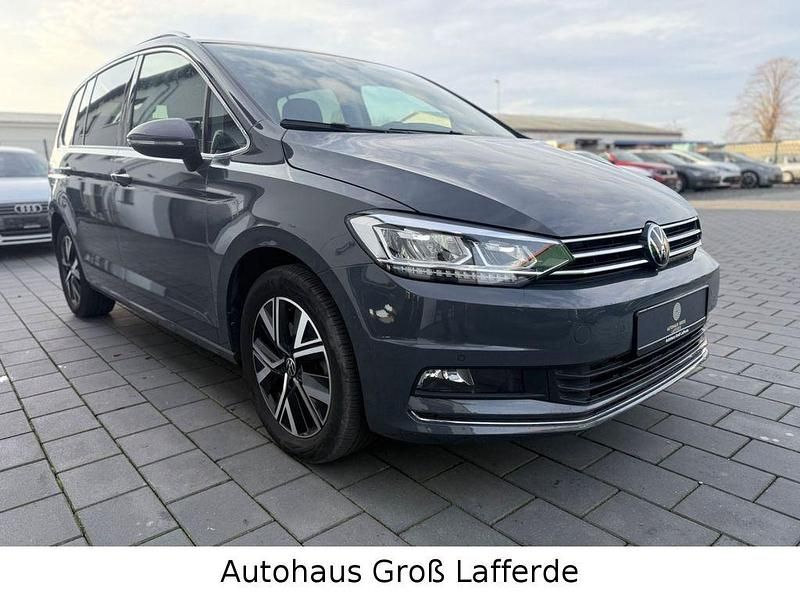 Grau Gebraucht 2024 VW Touran Highline Van / Kleinbus | 29.790 € (Superpreis) - Bild 1/4