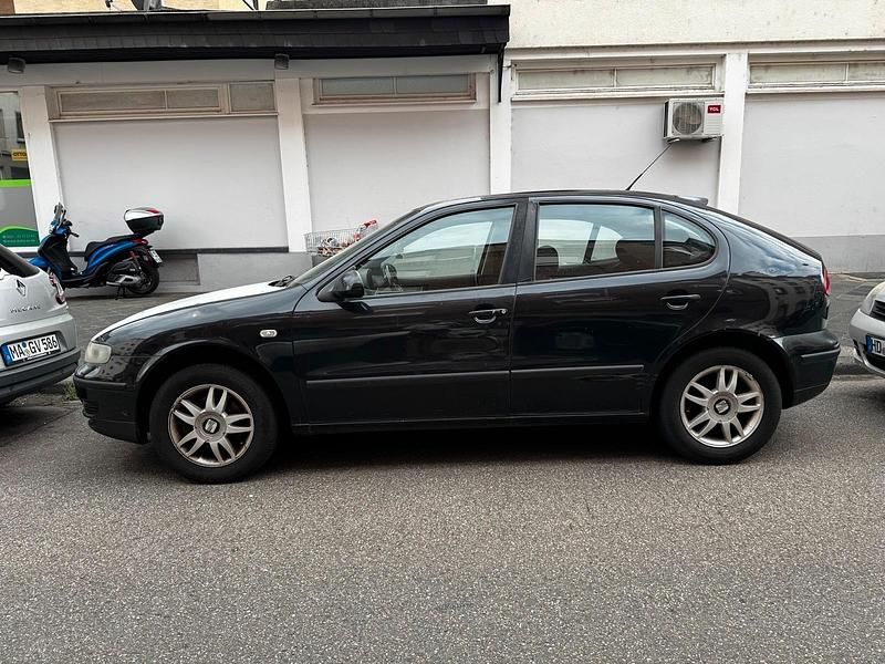 Schwarz Gebraucht 2002 Seat Leon Kleinwagen | 700 € (Guter Preis) - Bild 1/4
