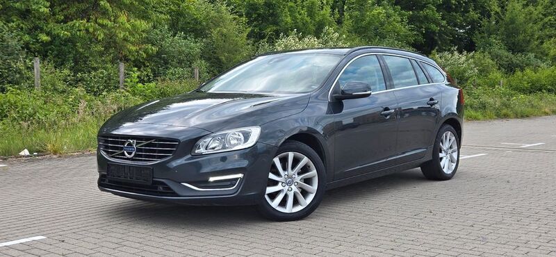 Schwarz Gebraucht 2015 Volvo V60 Kinetic Kombi | 9.400 € (Guter Preis) - Bild 1/4