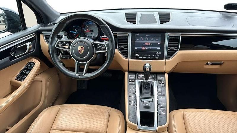 Gebraucht Porsche Macan S 258 PS (189 kW) 2016 Tiefschwarzmetallic SUV