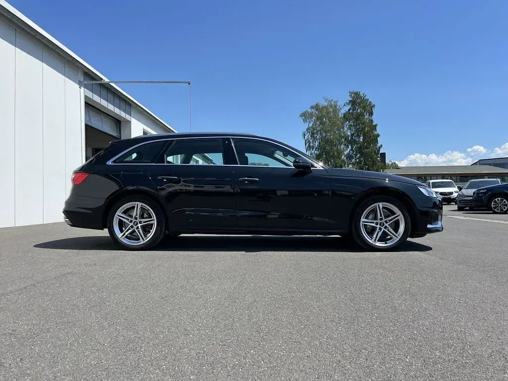 Gebraucht Audi A4 Advanced 204 PS (150 kW) 2023 Mythosschwarz Kombi