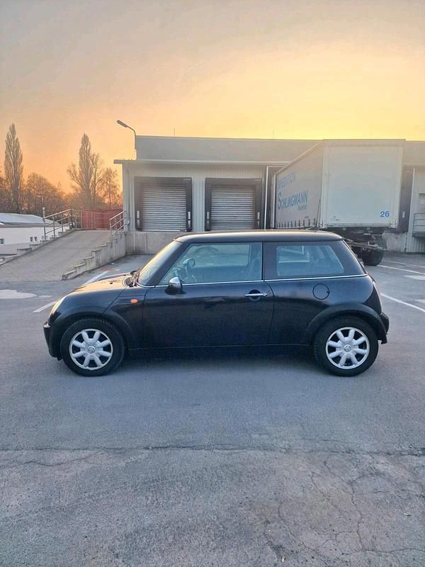 Gebraucht Mini Cooper 90 PS (66 kW) 2005 Schwarz Kleinwagen