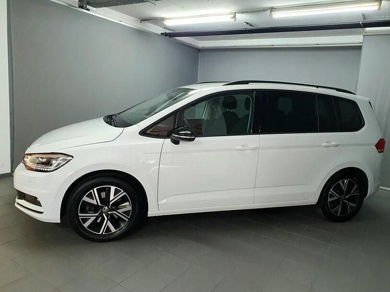 Gebraucht VW Touran Highline 150 PS (110 kW) 2024 Weiss Van / Kleinbus