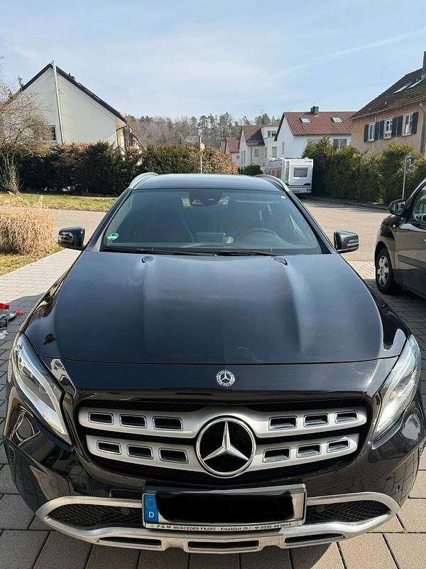 Gebraucht Mercedes GLA200 156 PS (114 kW) 2018 Schwarz SUV