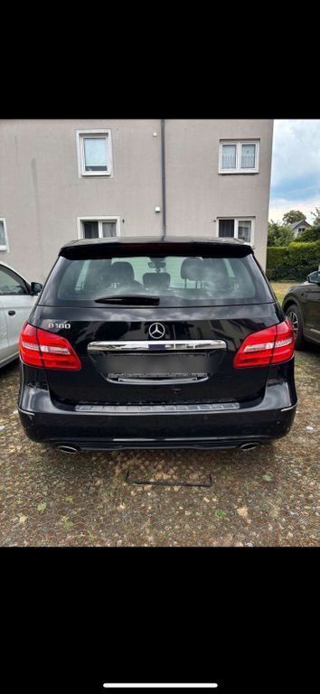Schwarz Gebraucht 2014 Mercedes B180 AMG line Van / Kleinbus | 8.390 € (Superpreis) - Bild 1/4