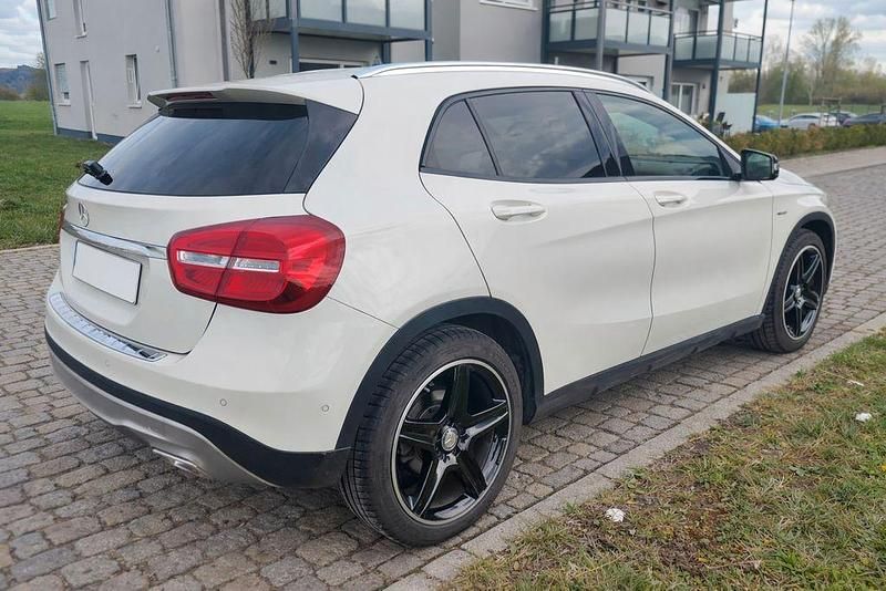 Gebraucht Mercedes GLA220 170 PS (125 kW) 2014 Weiß SUV