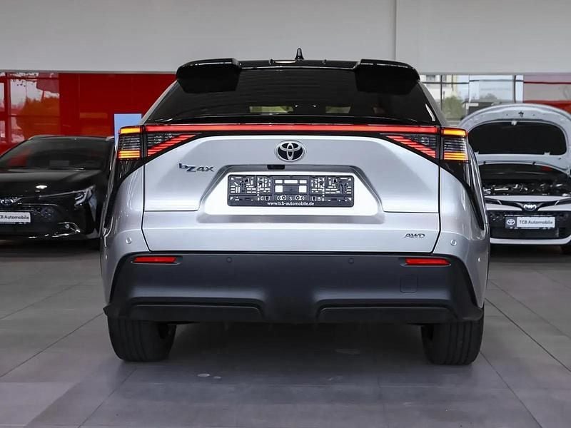 Gebraucht Toyota bZ4X Basis 160 kW (218 PS) 2022 Cosmicsilber metallic/ dach schwarz SUV