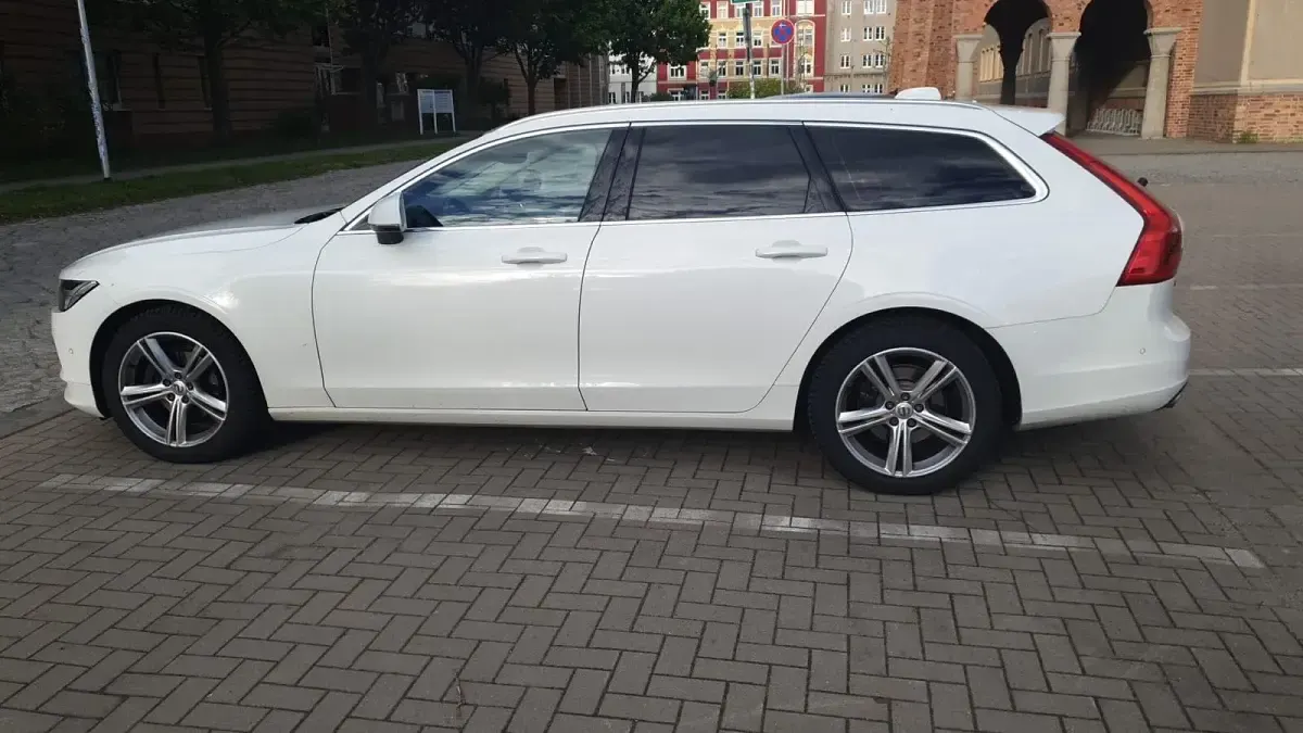 Gebraucht Volvo V90 Momentum 190 PS (139 kW) 2017 Weiß Kombi