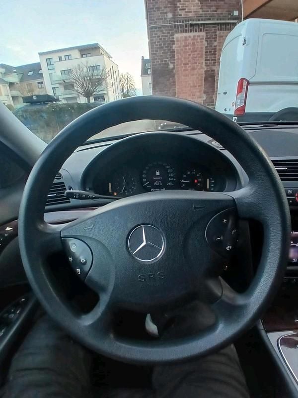 Gebraucht Mercedes E240 177 PS (130 kW) 2005 Schwarz Kombi