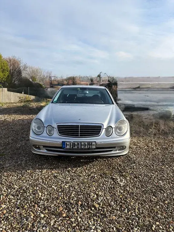 Gebraucht Mercedes E240 Avantgarde 177 PS (130 kW) 2005 Silber Limousine