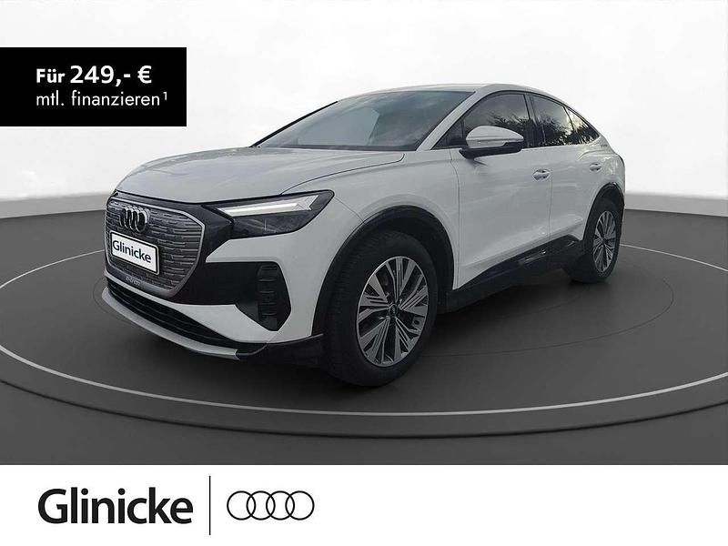 Gletscherweiß metallic Gebraucht 2022 Audi Q4 Sportback e-tron Advanced SUV | 27.340 € (Fairer Preis) - Bild 1/3