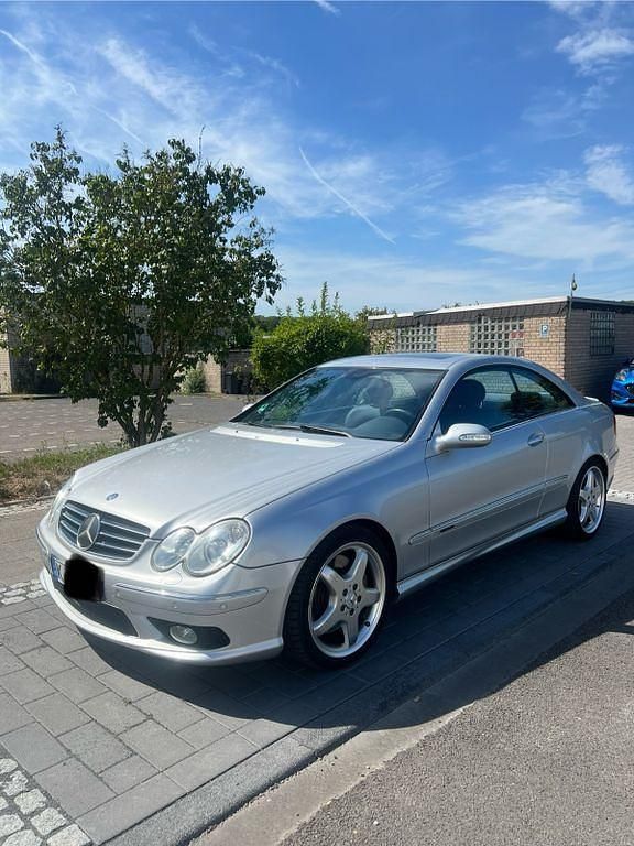 Silber Gebraucht 2004 Mercedes CLK500 Avantgarde Coupé | 12.750 € (Superpreis) - Bild 1/4