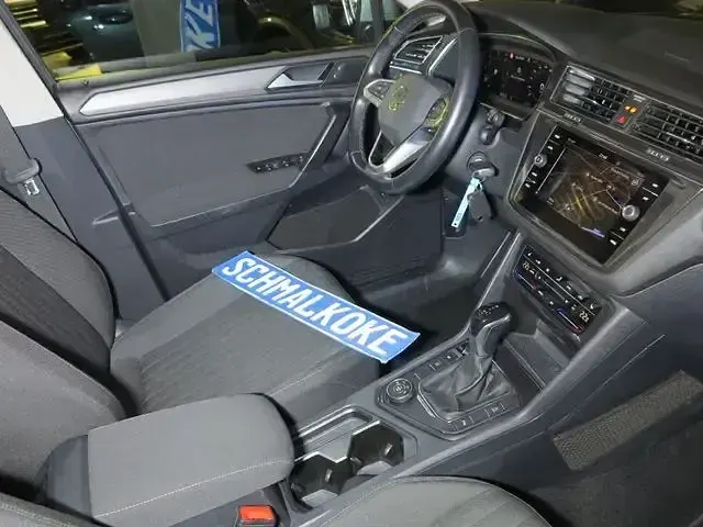 Gebraucht VW Tiguan Allspace Life 200 PS (147 kW) 2023 Pyrit silber (metallic) SUV
