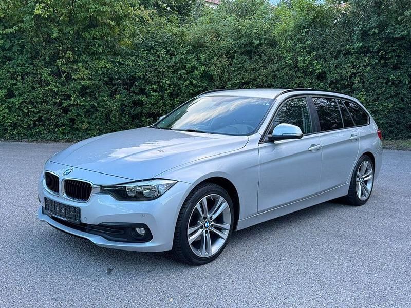 Silber Gebraucht 2016 BMW 318 Luxury Line Kombi | 15.900 € (Guter Preis) - Bild 1/4