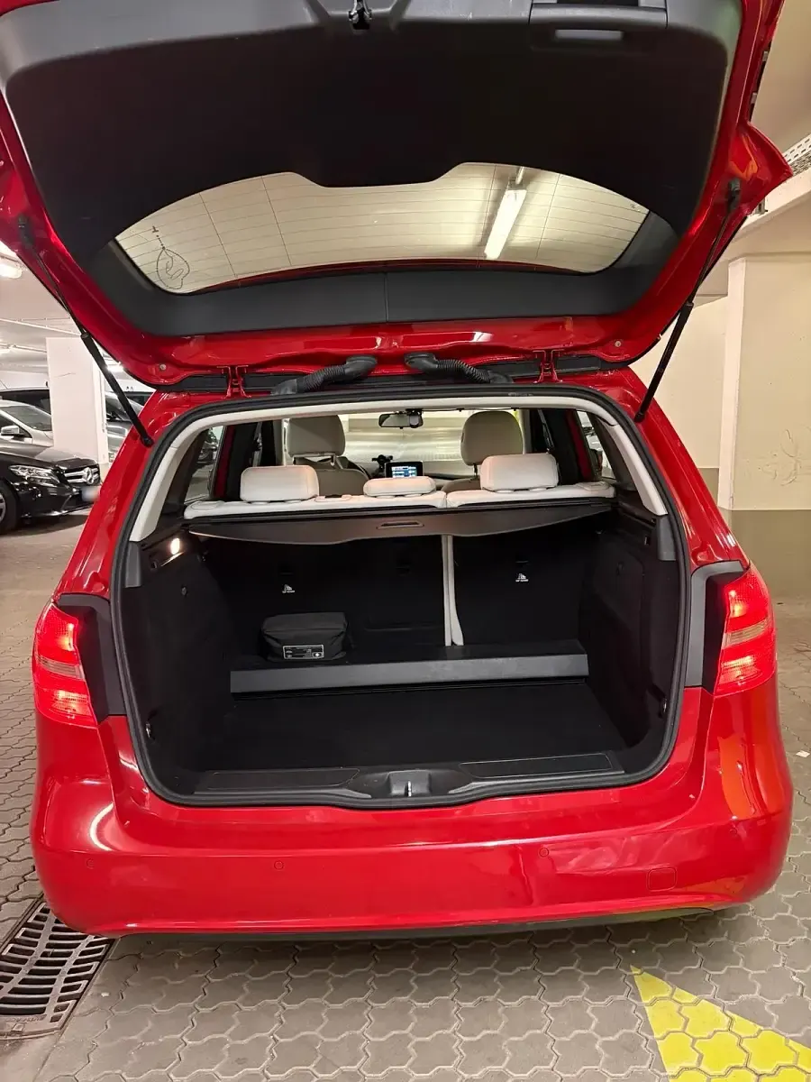 Gebraucht Mercedes B200 156 PS (114 kW) 2014 Rot Kleinwagen