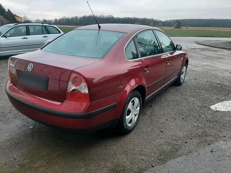 Usata VW Passat 101 CV (74 kW) 2003 Rosso Berlina