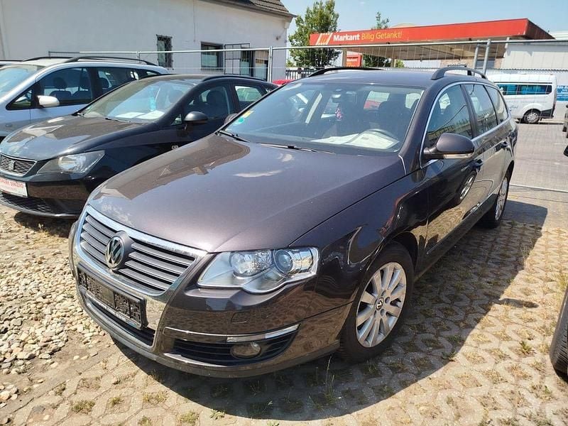 Braun Gebraucht 2009 VW Passat Comfortline Kombi | 6.299 € (Teuer) - Bild 1/4