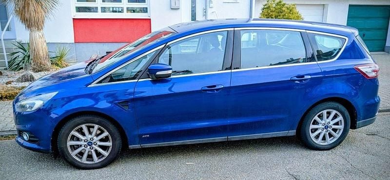 Blau Gebraucht 2017 Ford S-MAX Titanium Van / Kleinbus | 14.900 € (Guter Preis) - Bild 1/4