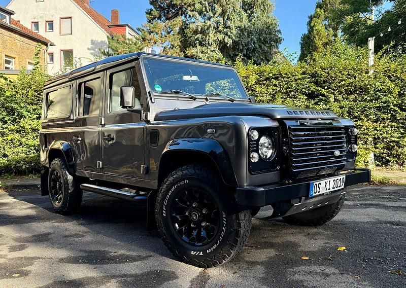Grau Gebraucht 2015 Land Rover Defender SUV | 49.600 € - Bild 1/4