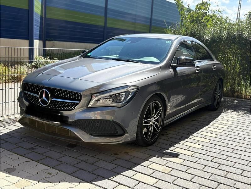Grau Gebraucht 2017 Mercedes 200 AMG line Coupé | 24.000 € (Fairer Preis) - Bild 1/4