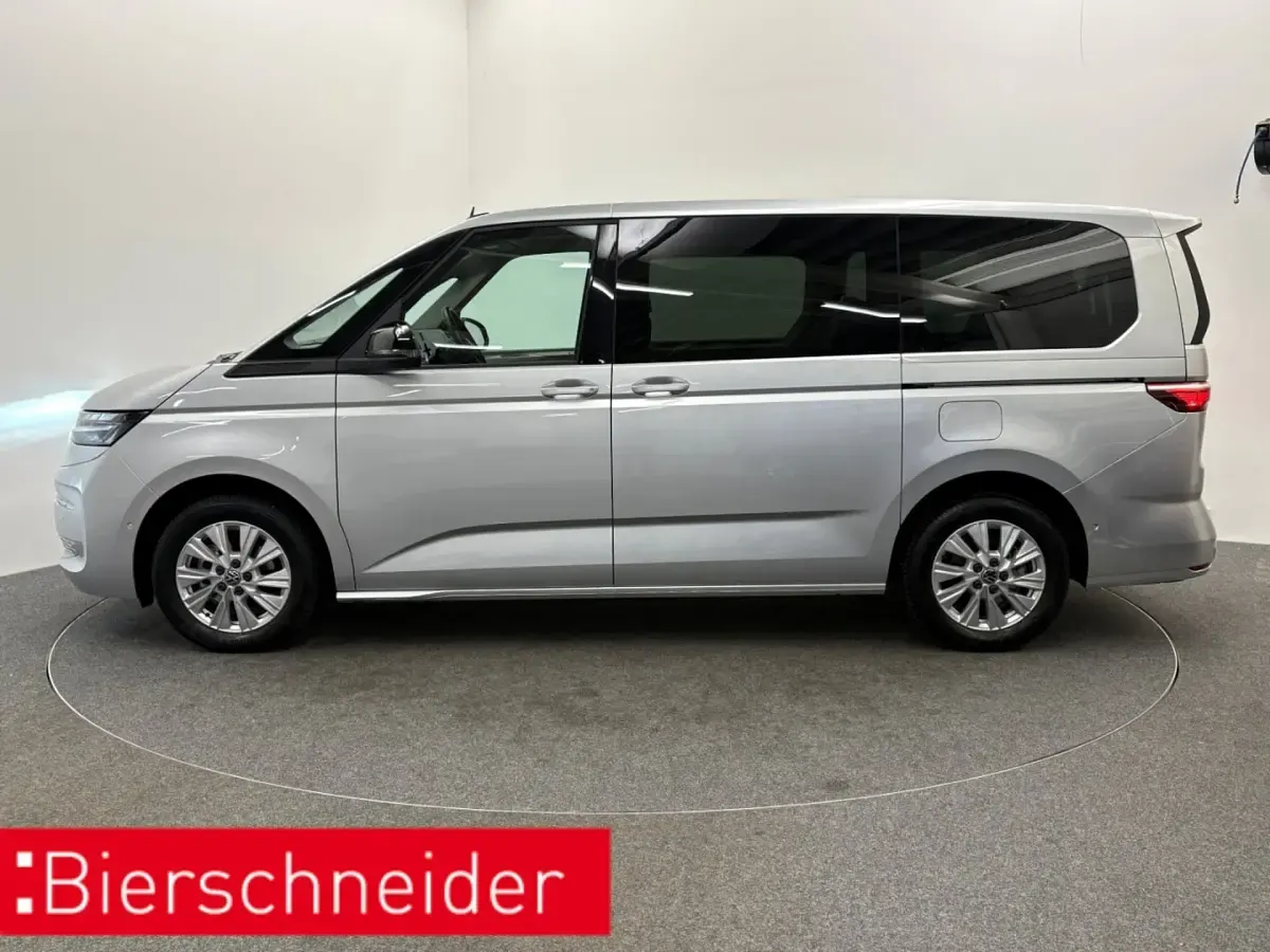 Begagnad VW Multivan Life 150 HK (110 kW) 2024 Silver Minibuss