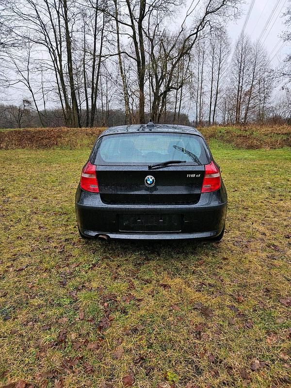 Gebraucht BMW 118 143 PS (105 kW) 2008 Schwarz Kleinwagen