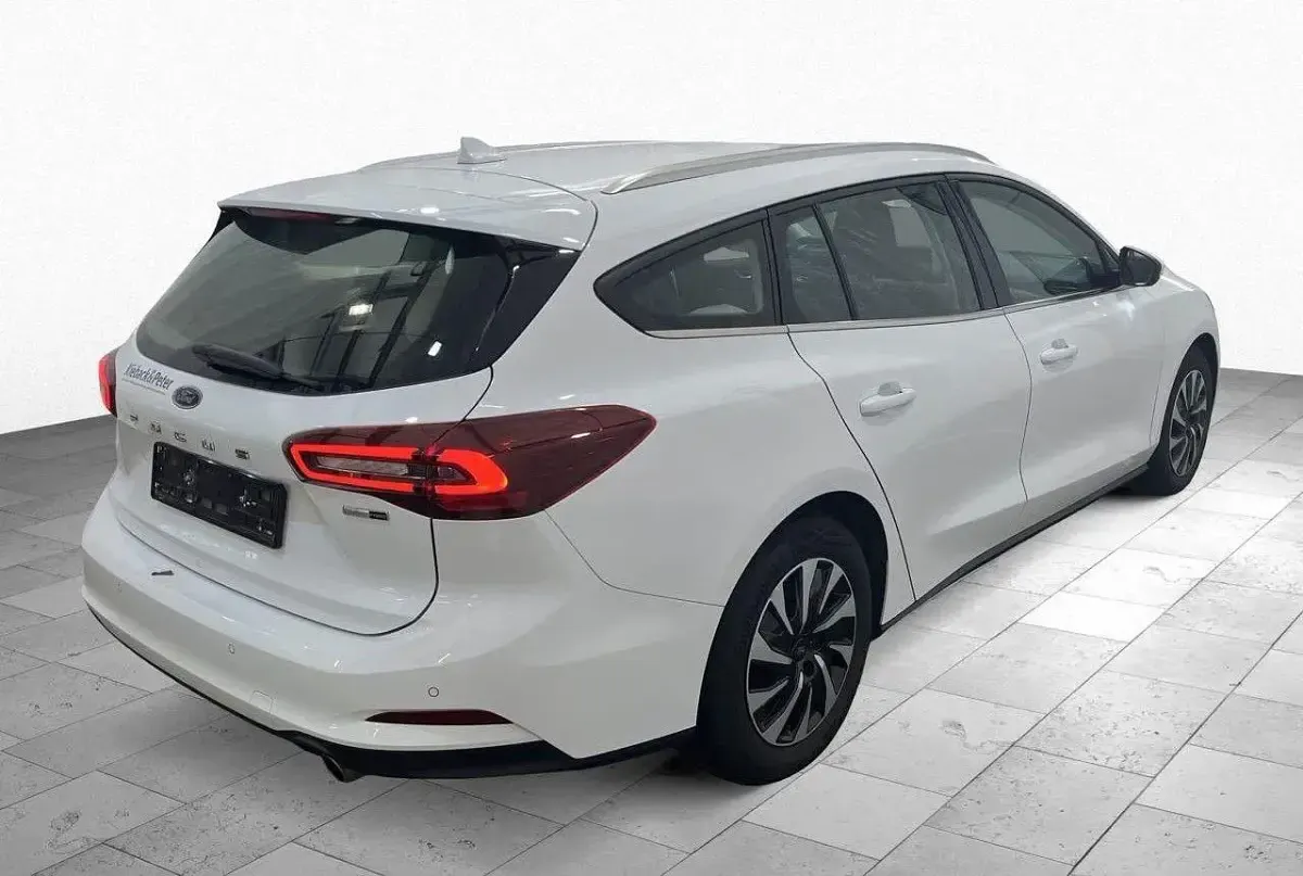 Gebraucht Ford Focus Style 125 PS (91 kW) 2022 Frozen white Kombi