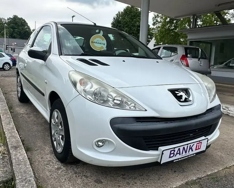 Gebraucht Peugeot 206+ Basis 75 PS (55 kW) 2009 Weiß Kleinwagen
